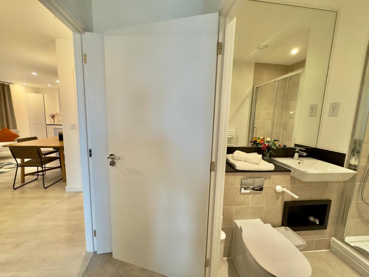 3Bedroom, 2Bathroom, Balcony,Luxury Flat Westfield London Bagian luar foto