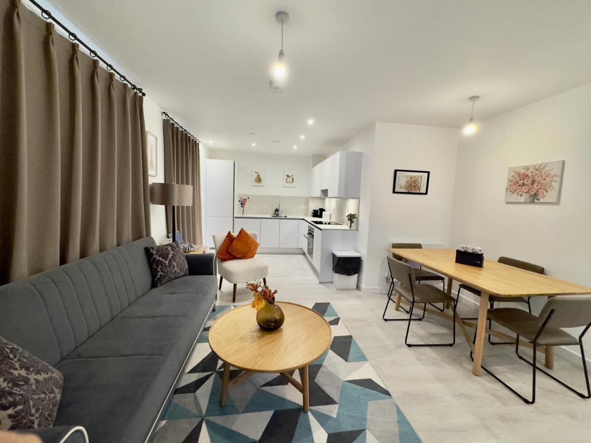 3Bedroom, 2Bathroom, Balcony,Luxury Flat Westfield London Bagian luar foto