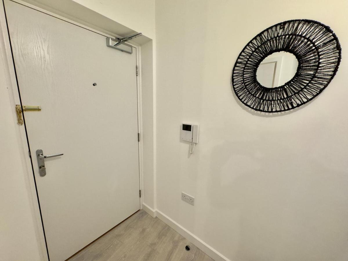 3Bedroom, 2Bathroom, Balcony,Luxury Flat Westfield London Bagian luar foto